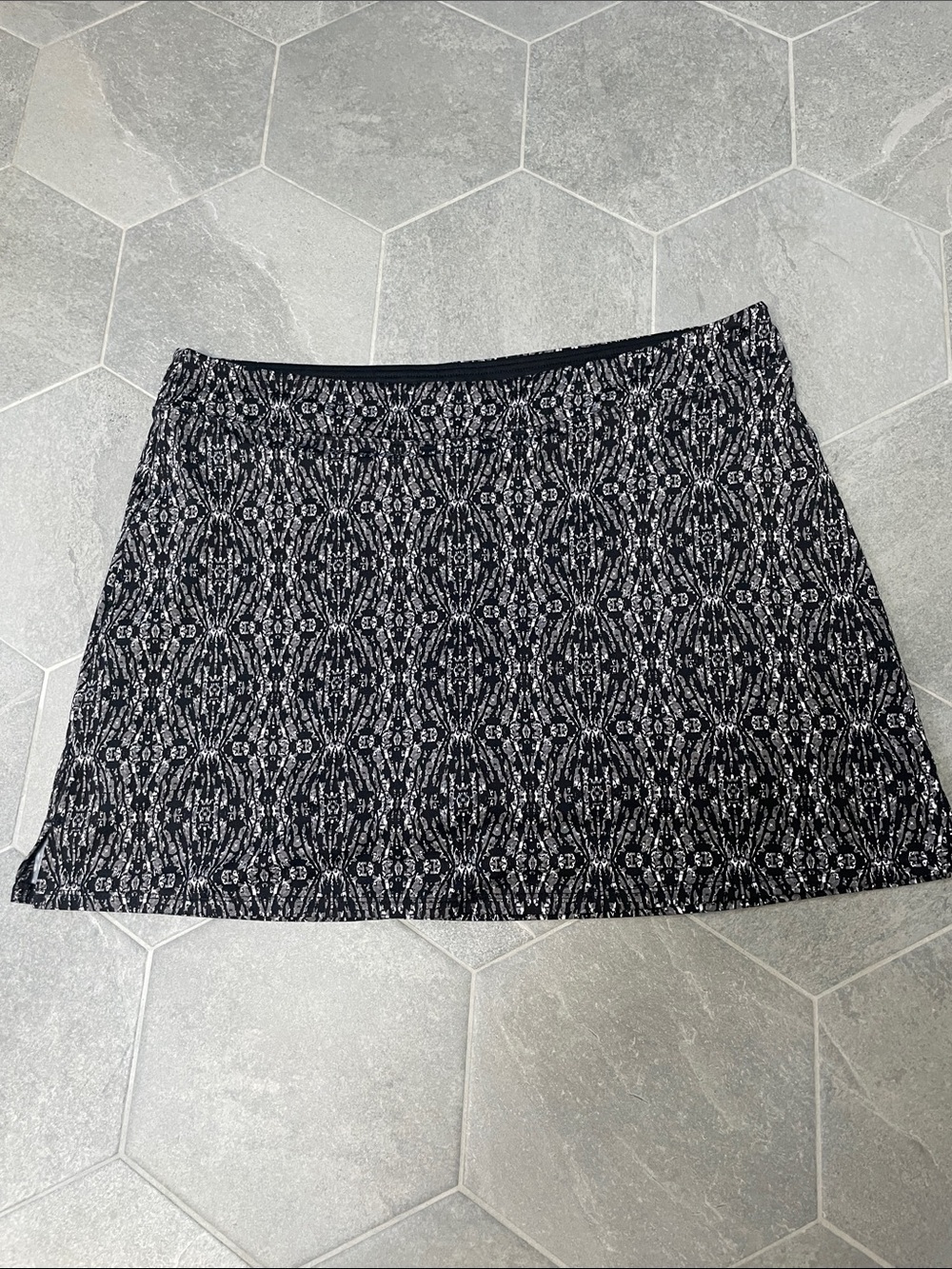 Tranquility by Colorado Clothing Athletic Skort – XL –Black Gray White Medallion
